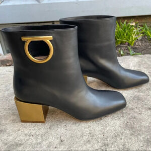Salvatore Ferragamo Albiano Ankle  Boots In Black, size 6C